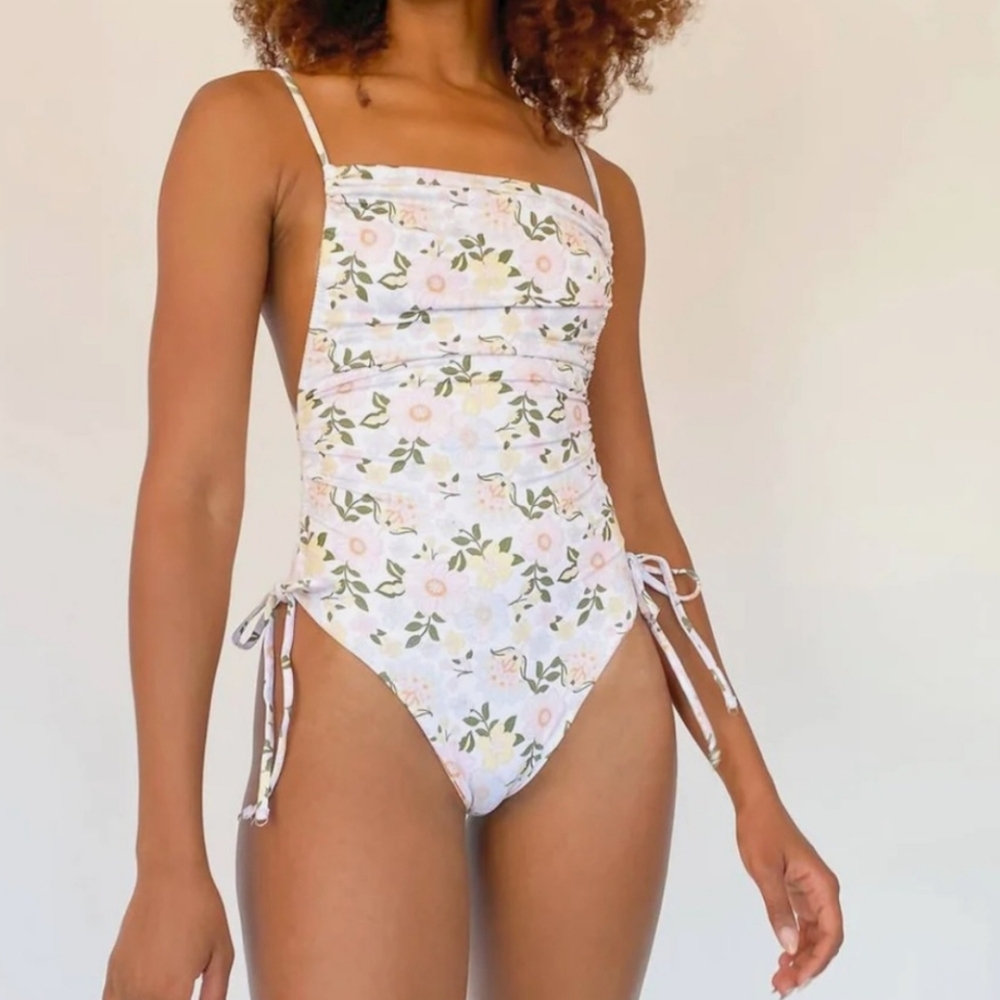 Capittana Irene One Piece In White Garden